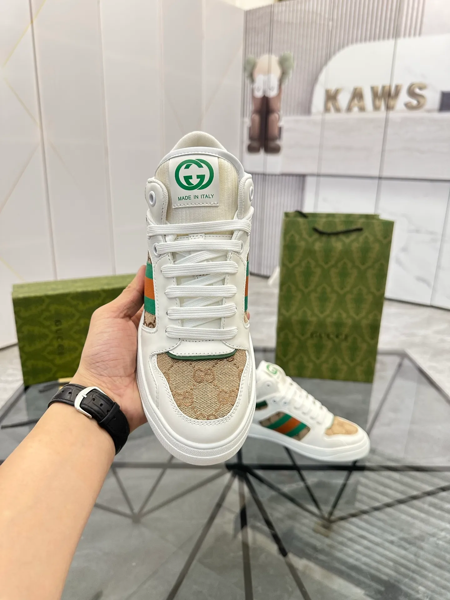 Selling men's shoes 💰: 💰P560¥ Top quality Product trademark: Gucci* "Gucci*" low-top casual shoes Regular size: 38-44 (can be customized to 45.46.) Product material: imported first-layer cowhide leather upper, breathable lining, original outsole. No.: 004